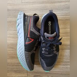 Size 10 Nike mens React Infinity Run Flyknit 2